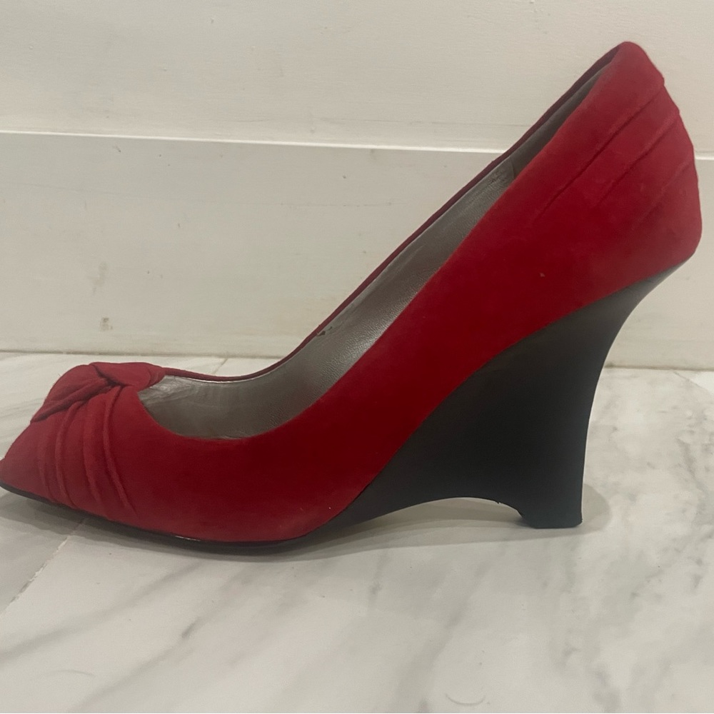 Dark Red Suede Guess Peep-Toe Wedge Heels sz 8.5